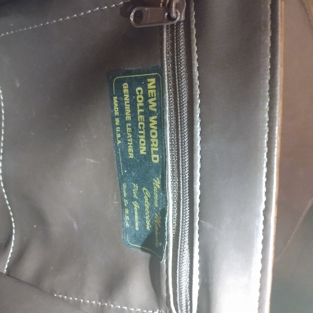 New World Collection leather bag. - Picture 5 of 5